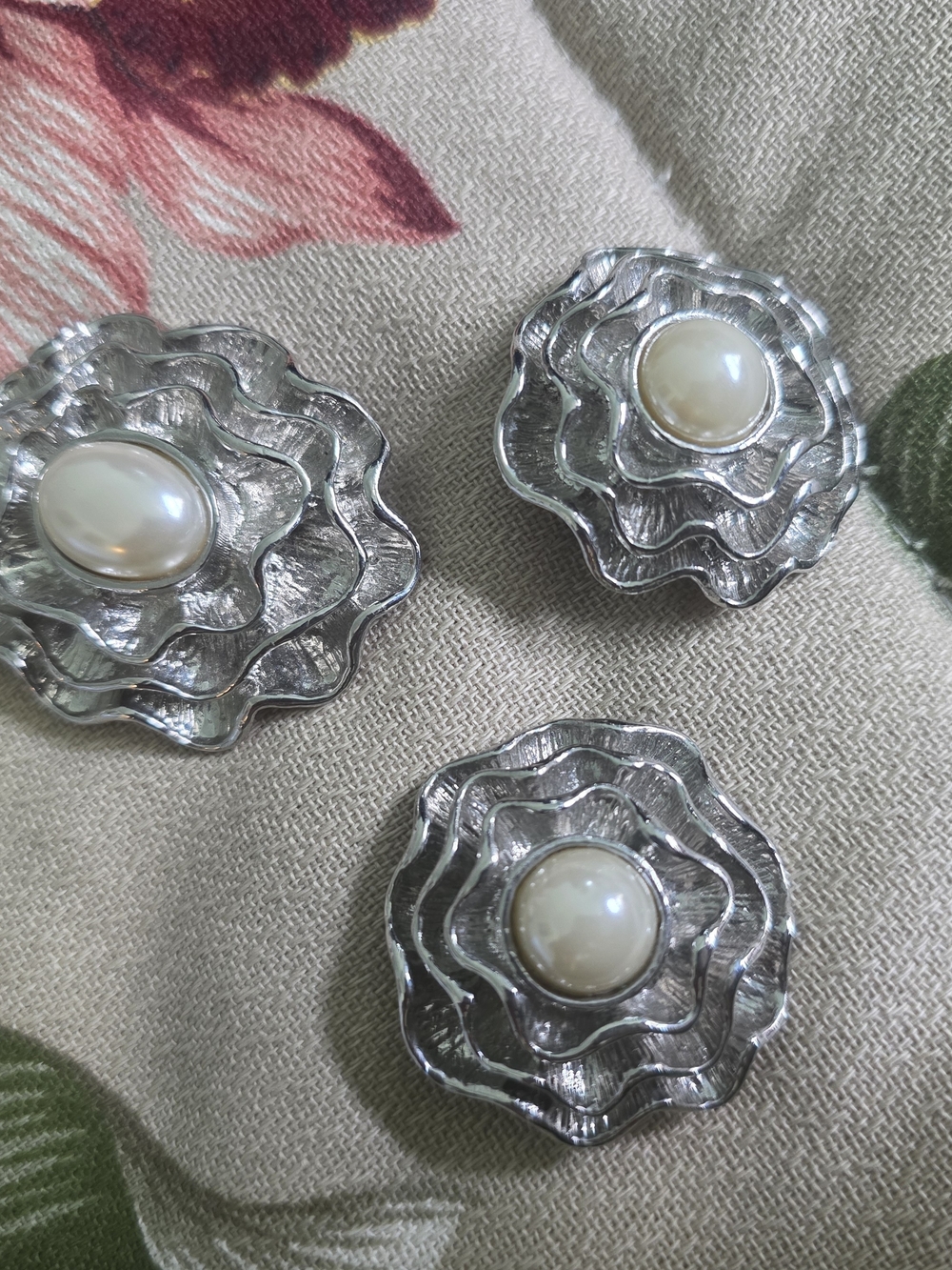 Silver & Pearl Floral Clip-On Earrings & Pin Set